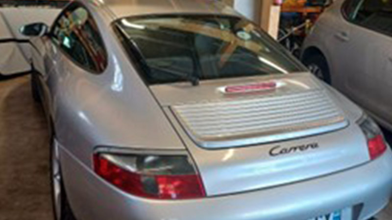 38 porsche 911 carrera 1998